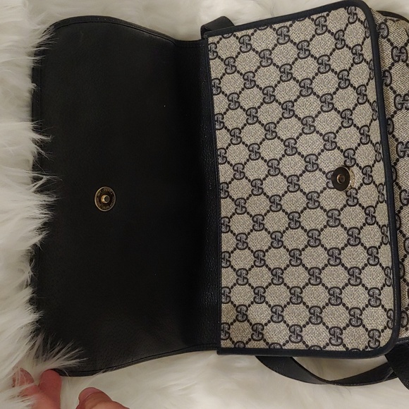 Authentic Vintage Gucci Interlocking GG Monogram Supreme Sherry Web Messenger - Picture 7 of 10